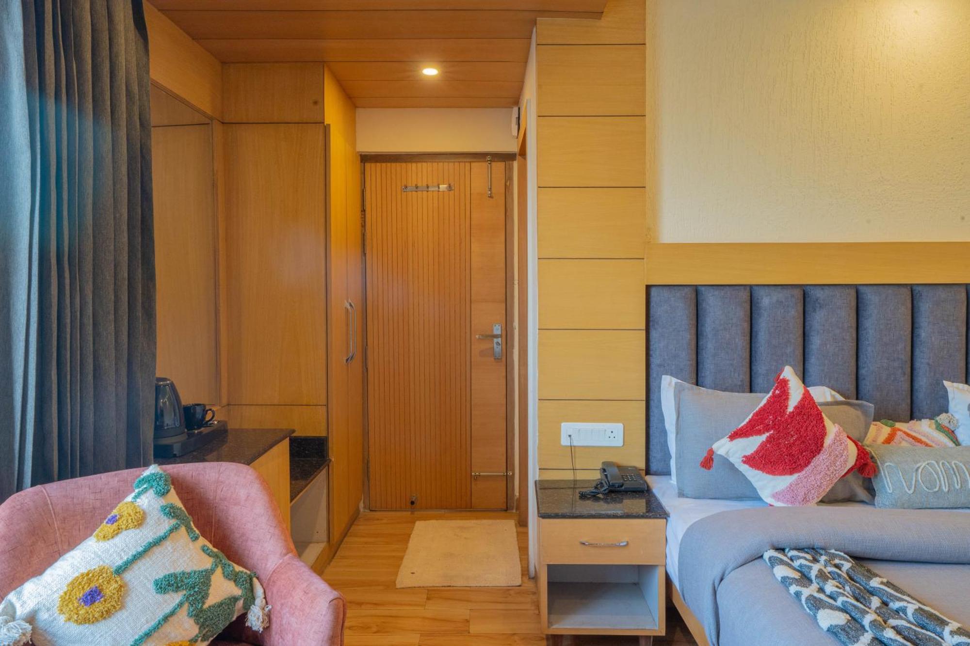 Super Hotel By Perfectstayz Mall Road Mussoorie Extérieur photo