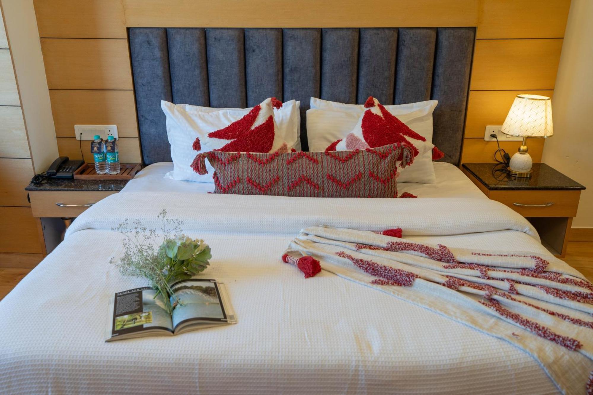 Super Hotel By Perfectstayz Mall Road Mussoorie Extérieur photo